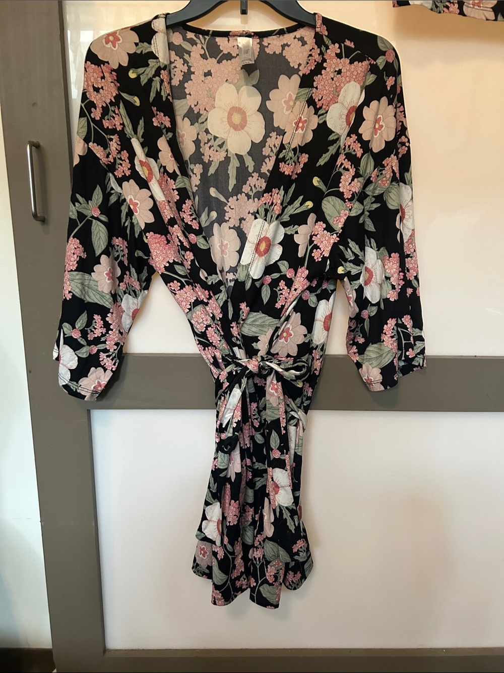 Floral Lace Trim Camisole & Short Set in Black and Pink - Picture 4 of 5